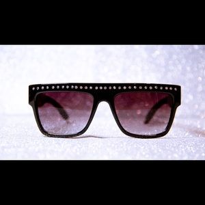 SUNGLASSES WITH RHINESTONES
